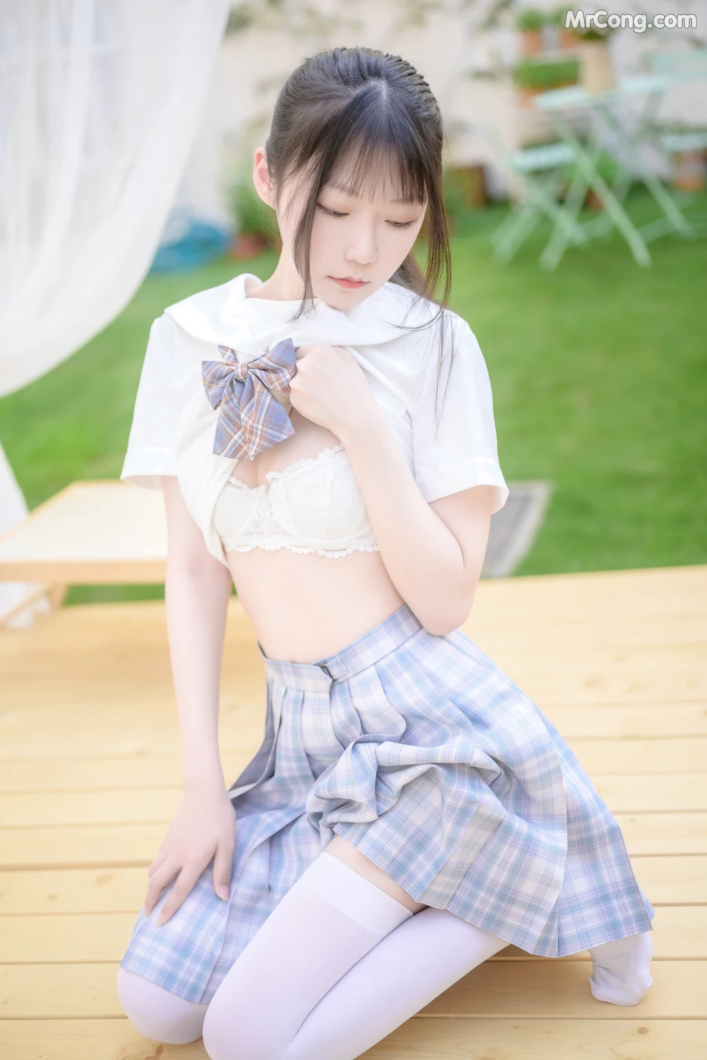 Coser@香草喵露露 No.009: 阳光庭院制服 (50 photos)
