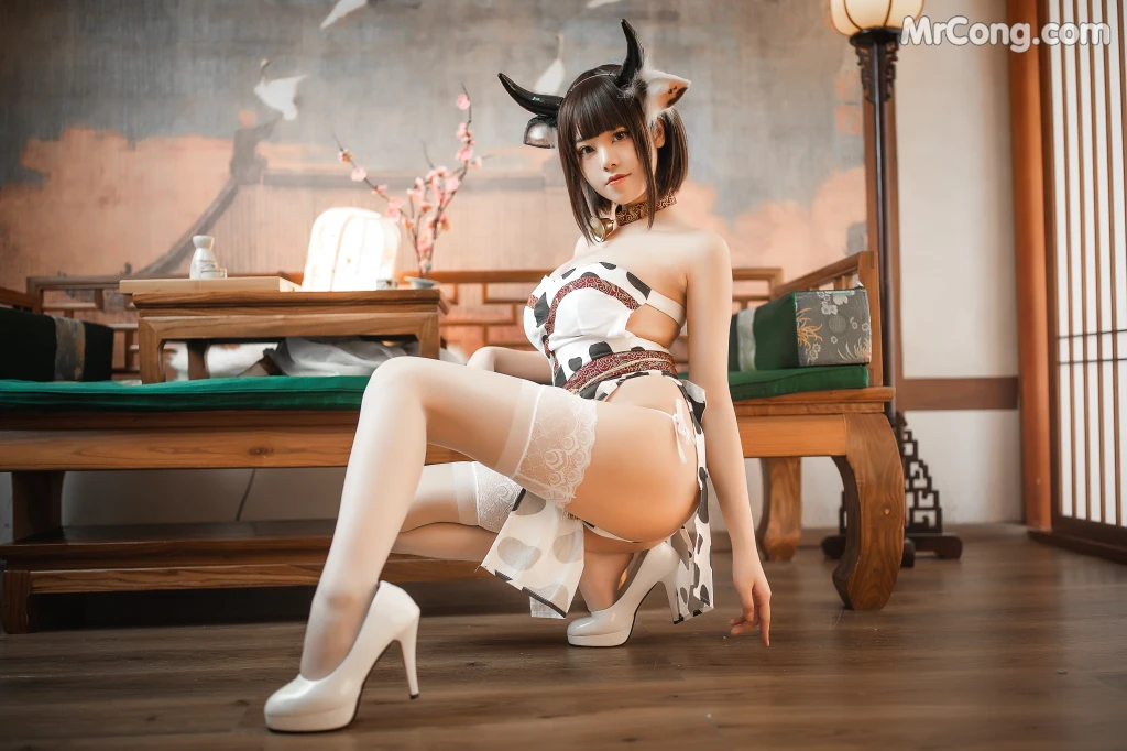 Coser@蜜汁猫裘 Vol.086: 奶牛 (50 photos) – Page 2