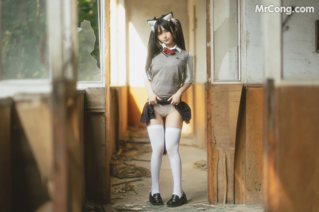 Coser@桜井宁宁 Vol.053: 废墟jk (74 photos)