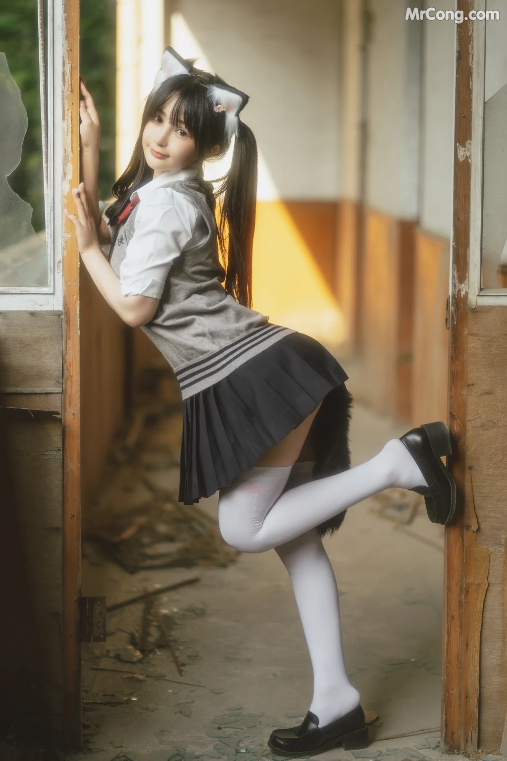 Coser@桜井宁宁 Vol.053: 废墟jk (74 photos)