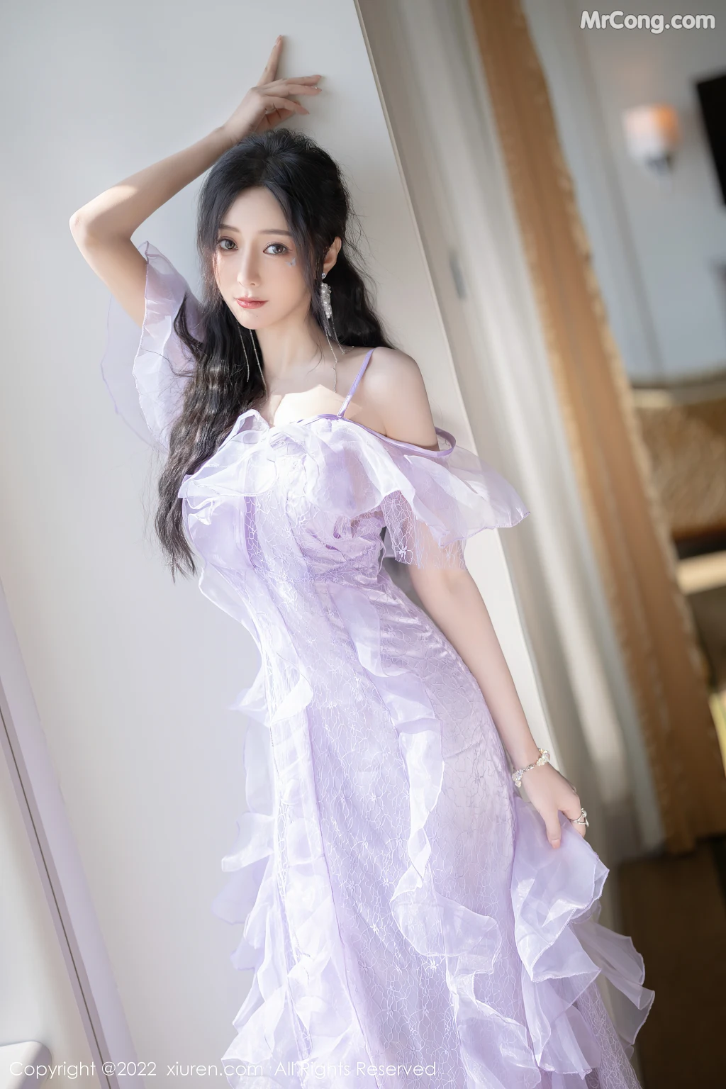XIUREN No.4949: Yanni (王馨瑶) (102 photos)