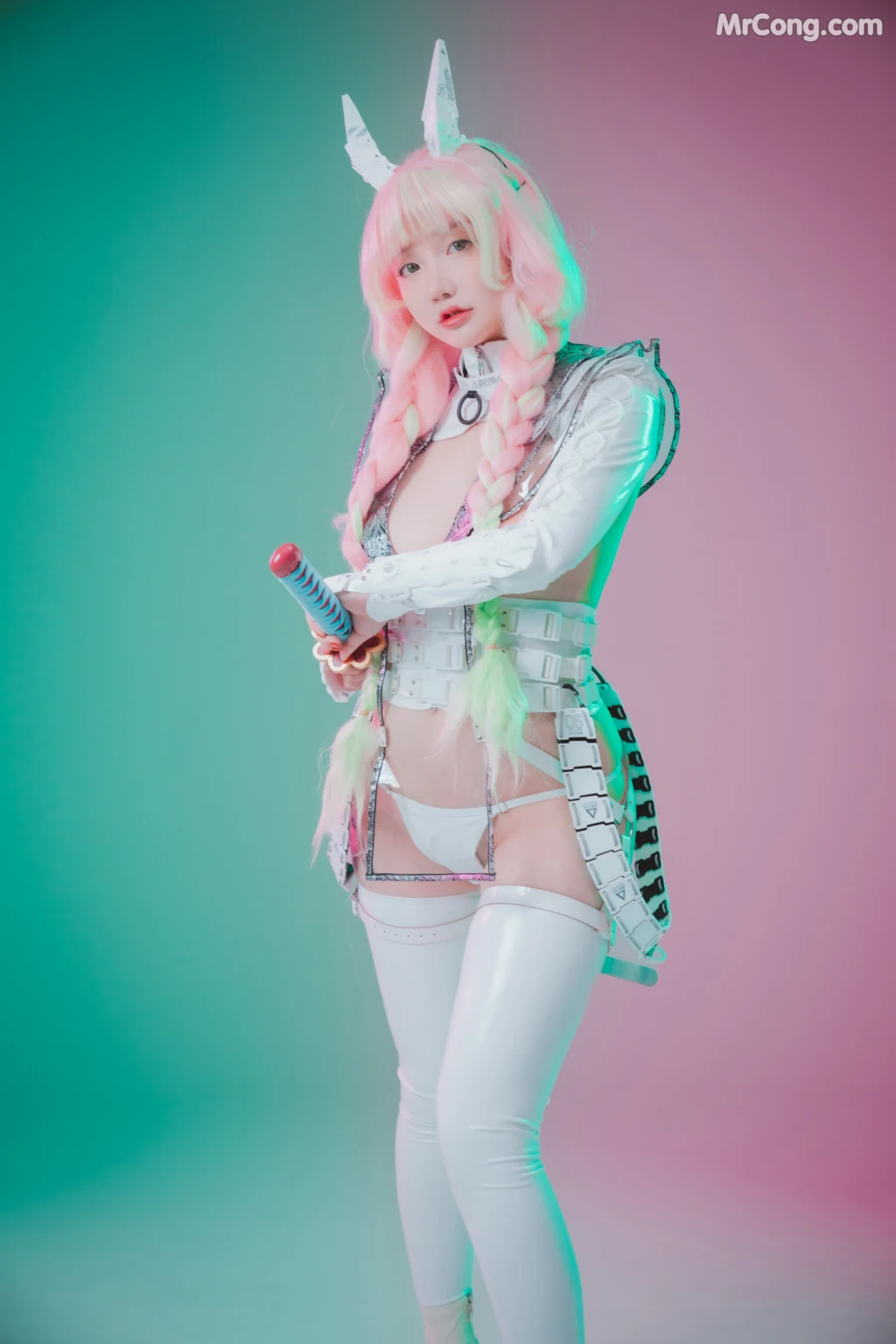 DJAWA Photo – Son Ye-Eun (손예은): “Cyber Hunter Mitsuri” (105 photos)