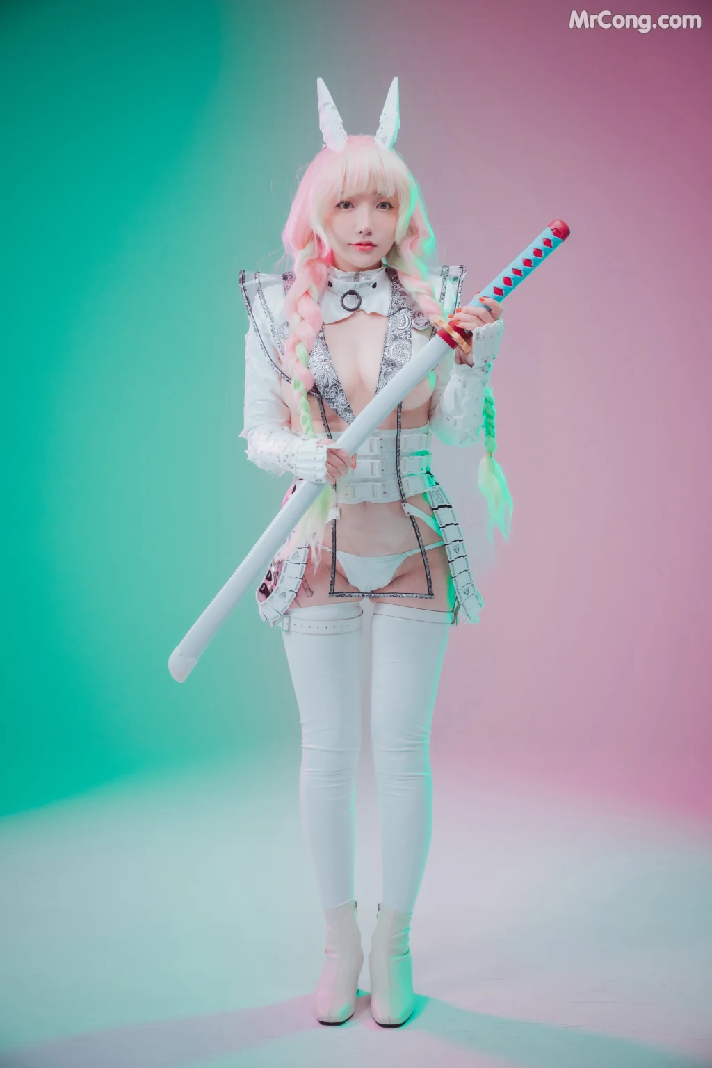 DJAWA Photo – Son Ye-Eun (손예은): “Cyber Hunter Mitsuri” (105 photos)