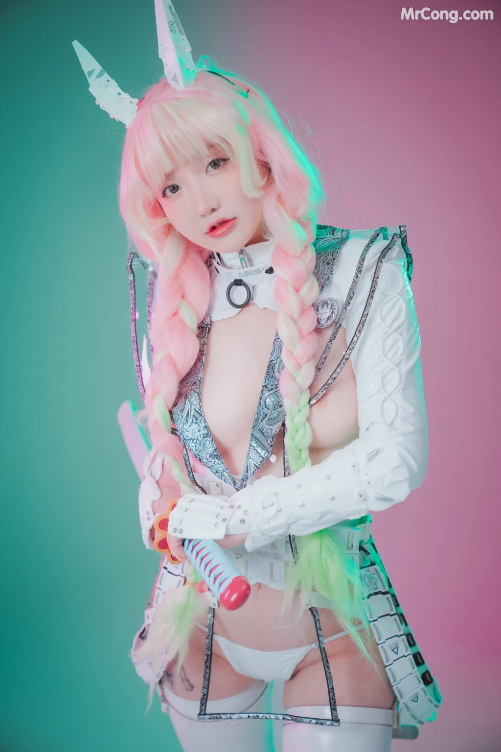 DJAWA Photo – Son Ye-Eun (손예은): “Cyber Hunter Mitsuri” (105 photos)