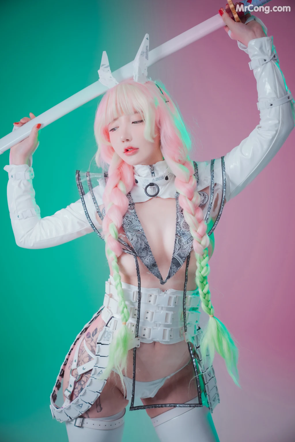 DJAWA Photo – Son Ye-Eun (손예은): “Cyber Hunter Mitsuri” (105 photos)