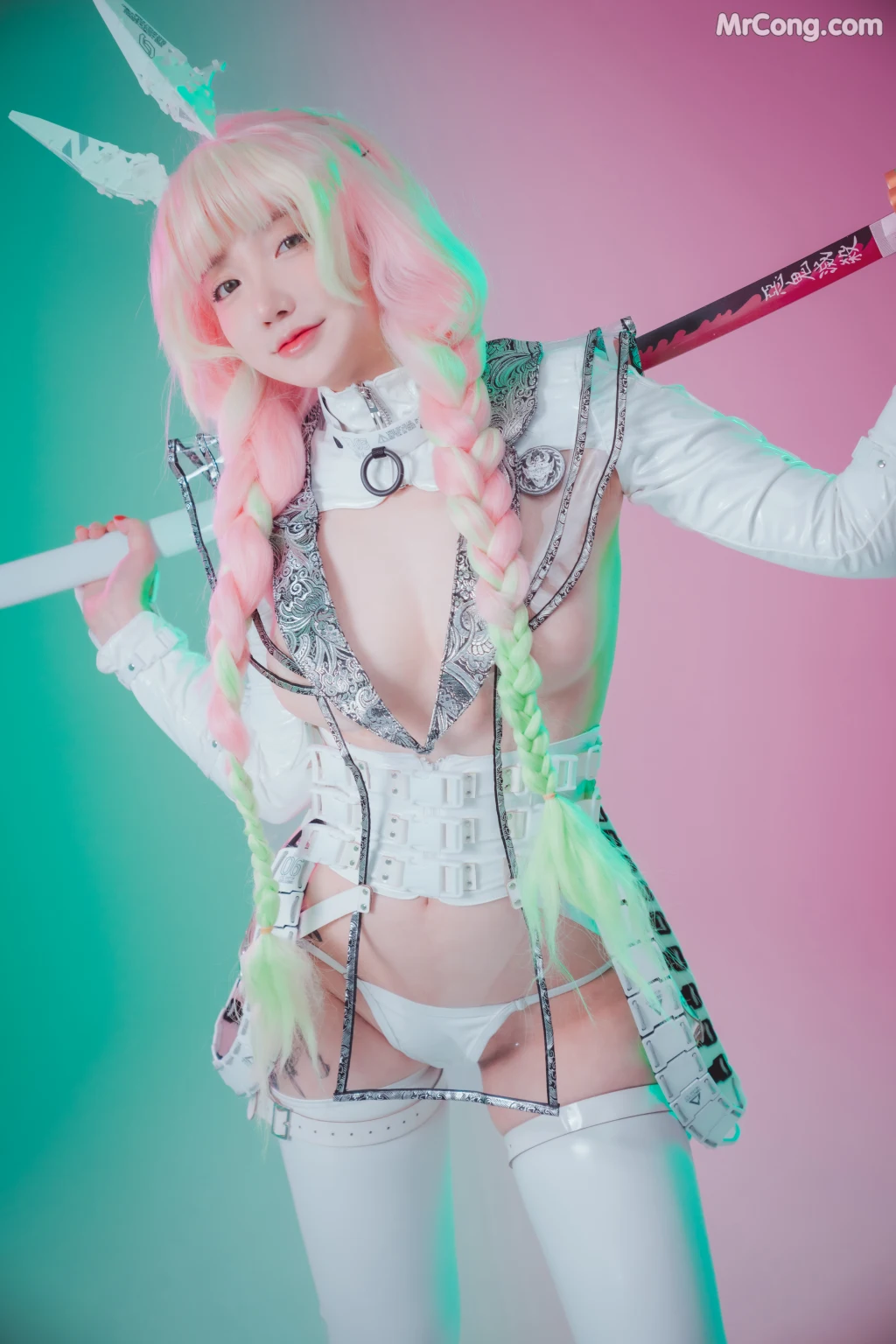 DJAWA Photo – Son Ye-Eun (손예은): “Cyber Hunter Mitsuri” (105 photos)