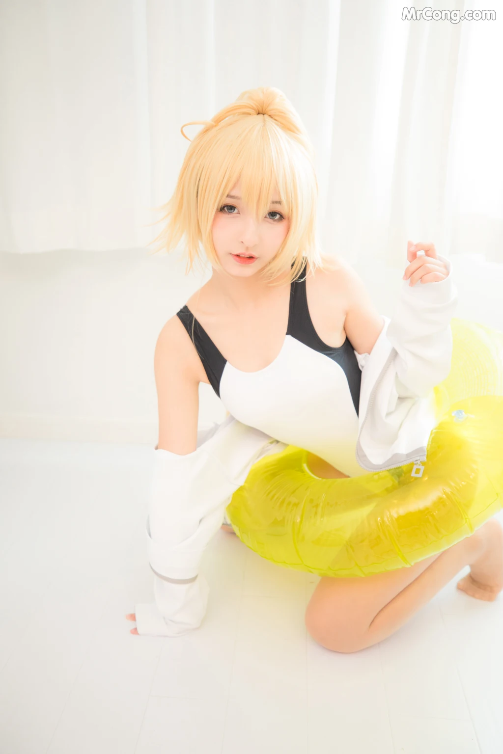 Coser@神楽坂真冬 Vol.007: 白贞德 (Fate Grand Order) (150 photos)