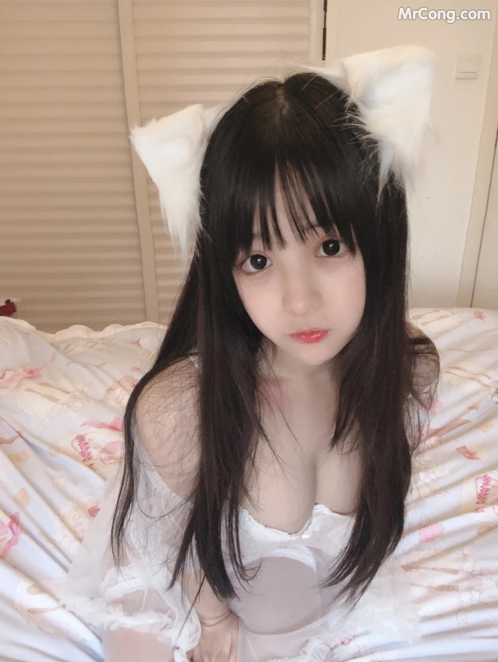 Coser@桜井宁宁 Vol.029: 小白猫 蕾丝内衣 (31 photos)