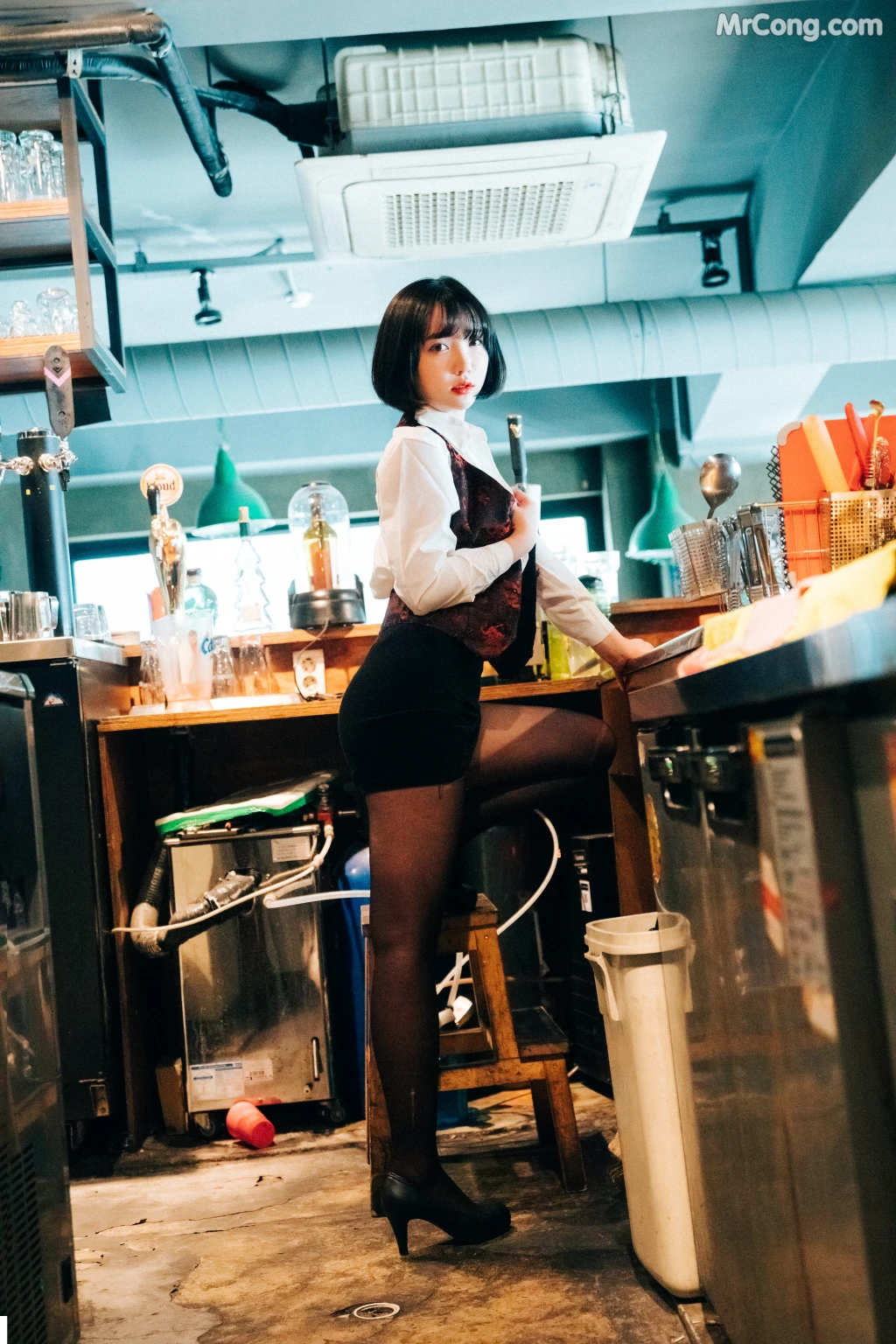 [Loozy] Son Ye-Eun (손예은): Tainted Love Bar (126 photos)
