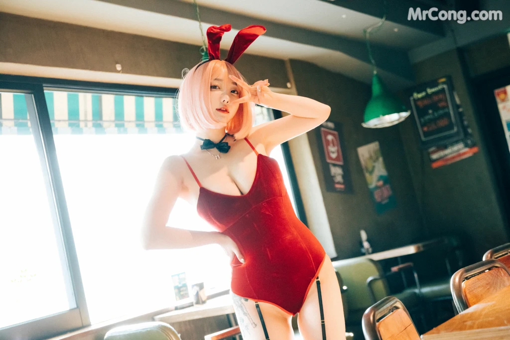 [Loozy] Son Ye-Eun (손예은): Tainted Love Bar (126 photos)