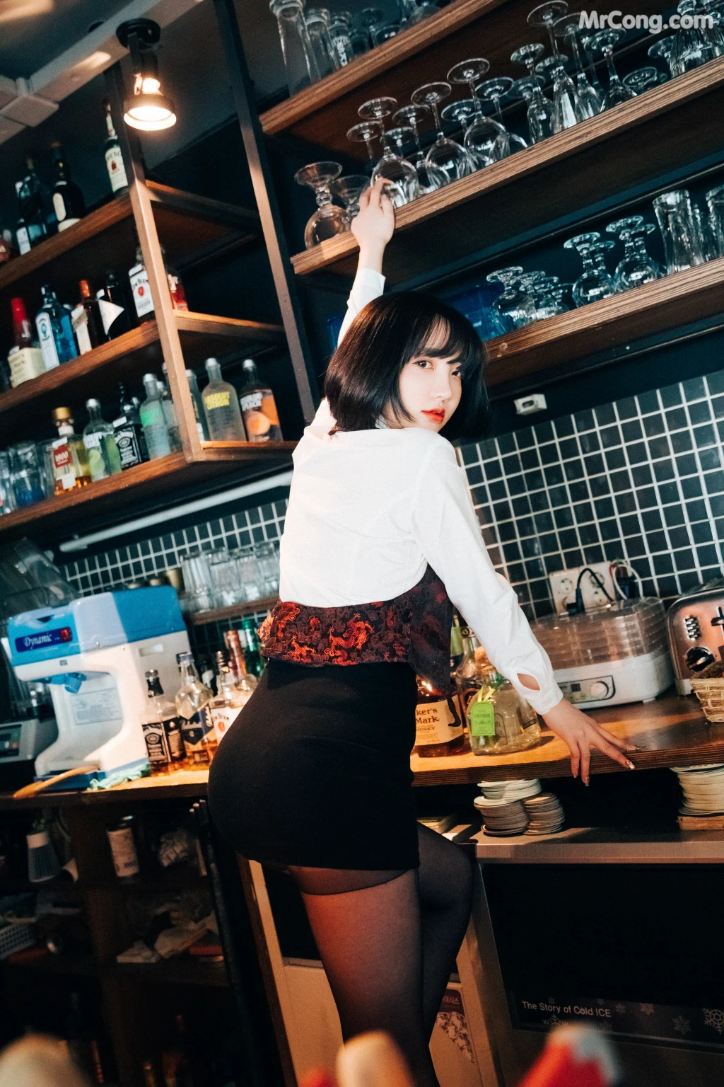 [Loozy] Son Ye-Eun (손예은): Tainted Love Bar (126 photos)