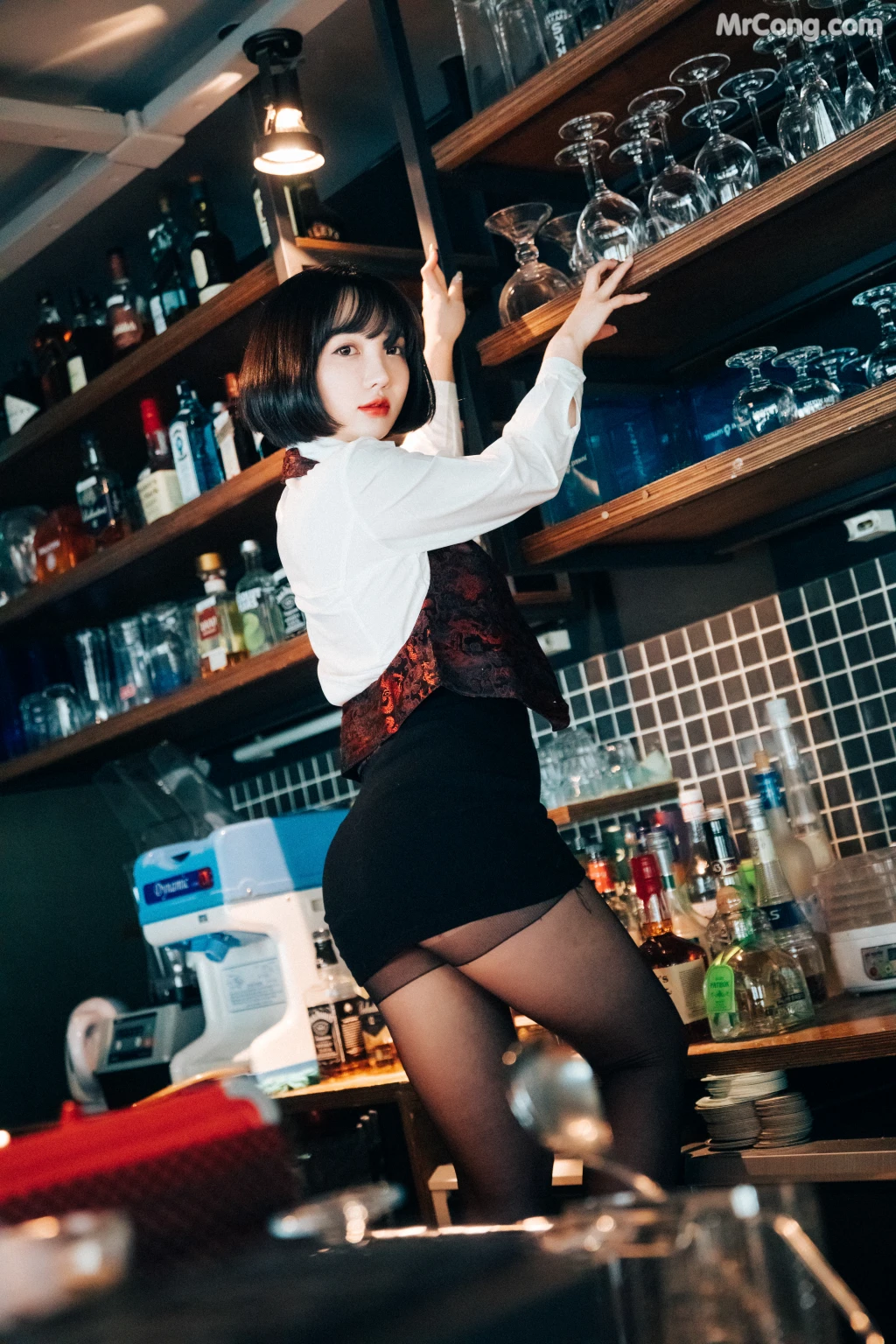 [Loozy] Son Ye-Eun (손예은): Tainted Love Bar (126 photos)