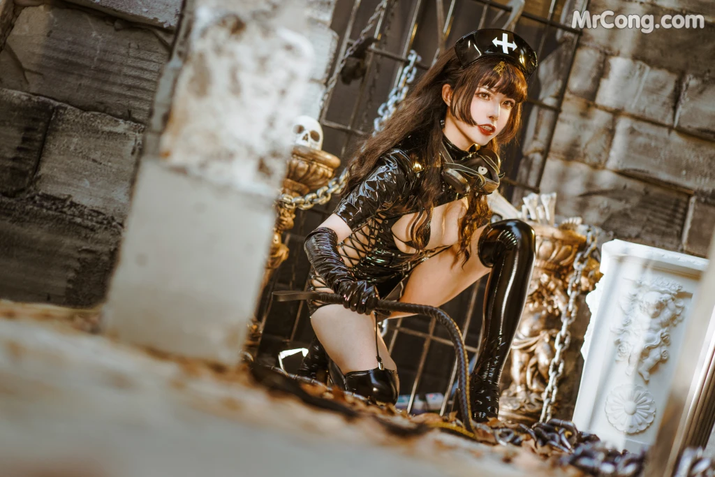 Coser@Xia Xiao Qiu Qiu Qiu (夏小秋秋秋) No.021: 黑暗护士 (12 photos)