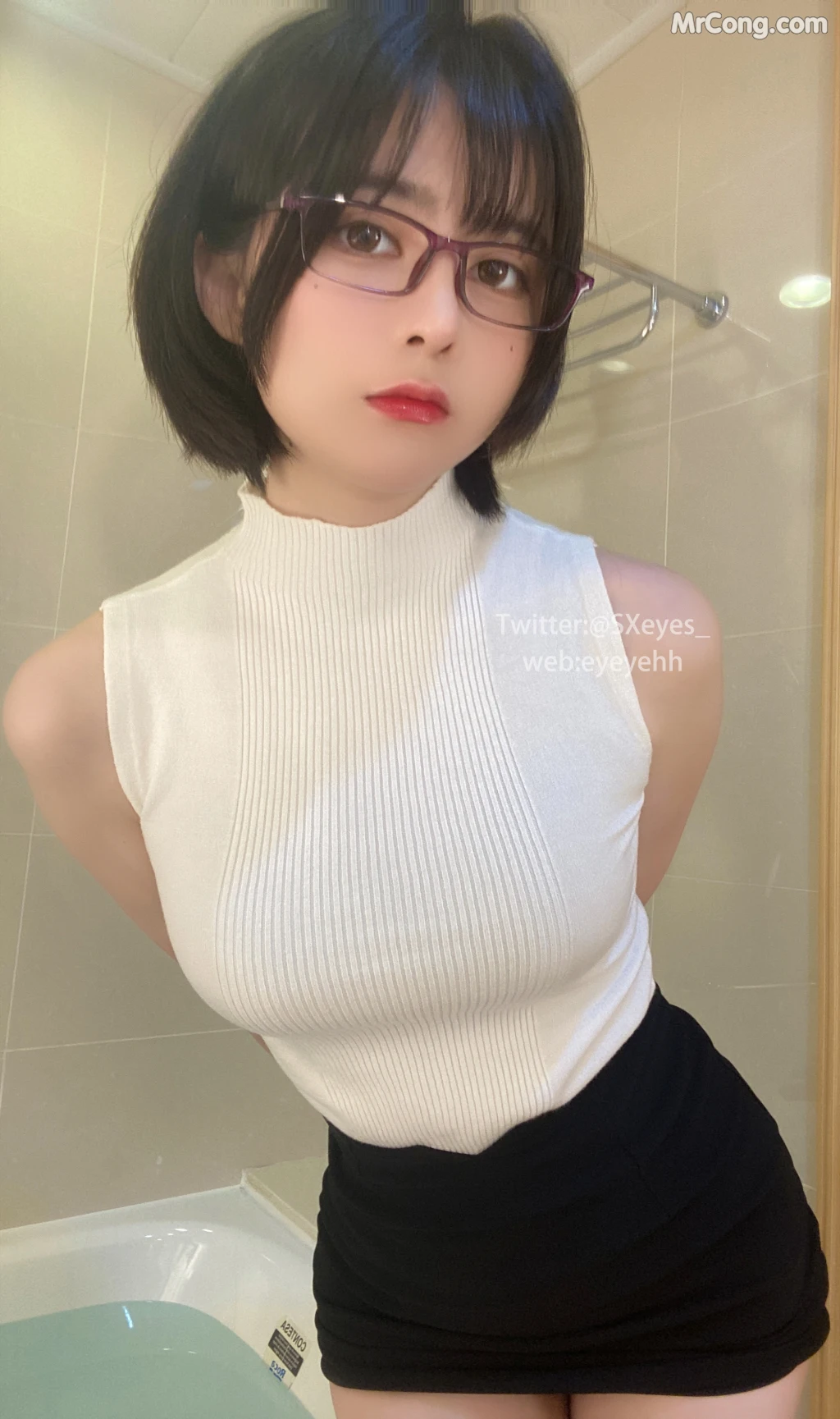 Coser@眼酱大魔王w Vol.091: 风吕に入る (26 photos + 1 video)
