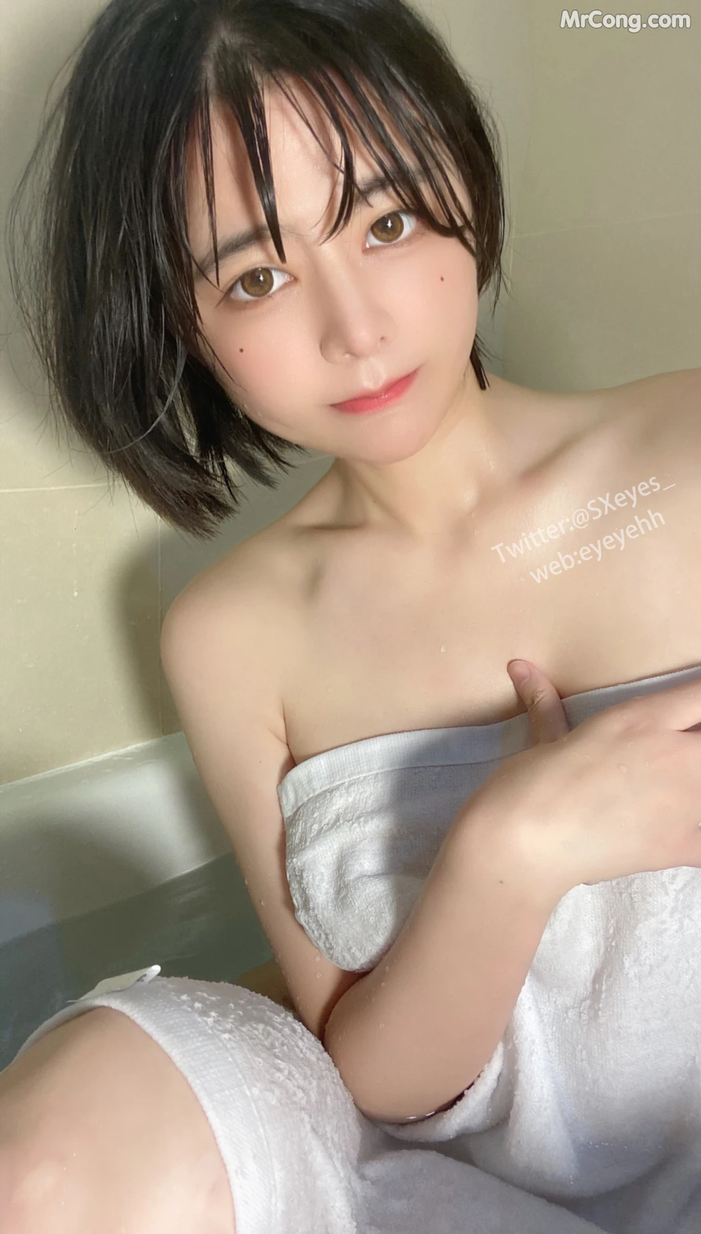 Coser@眼酱大魔王w Vol.091: 风吕に入る (26 photos + 1 video)