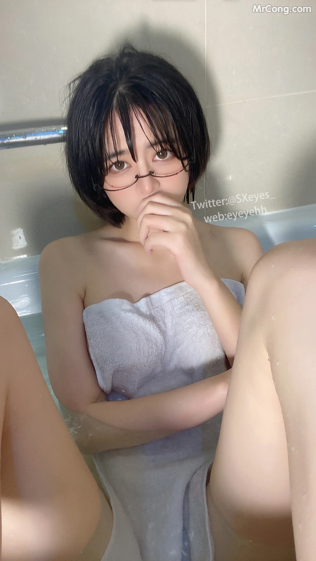 Coser@眼酱大魔王w Vol.091: 风吕に入る (26 photos + 1 video)