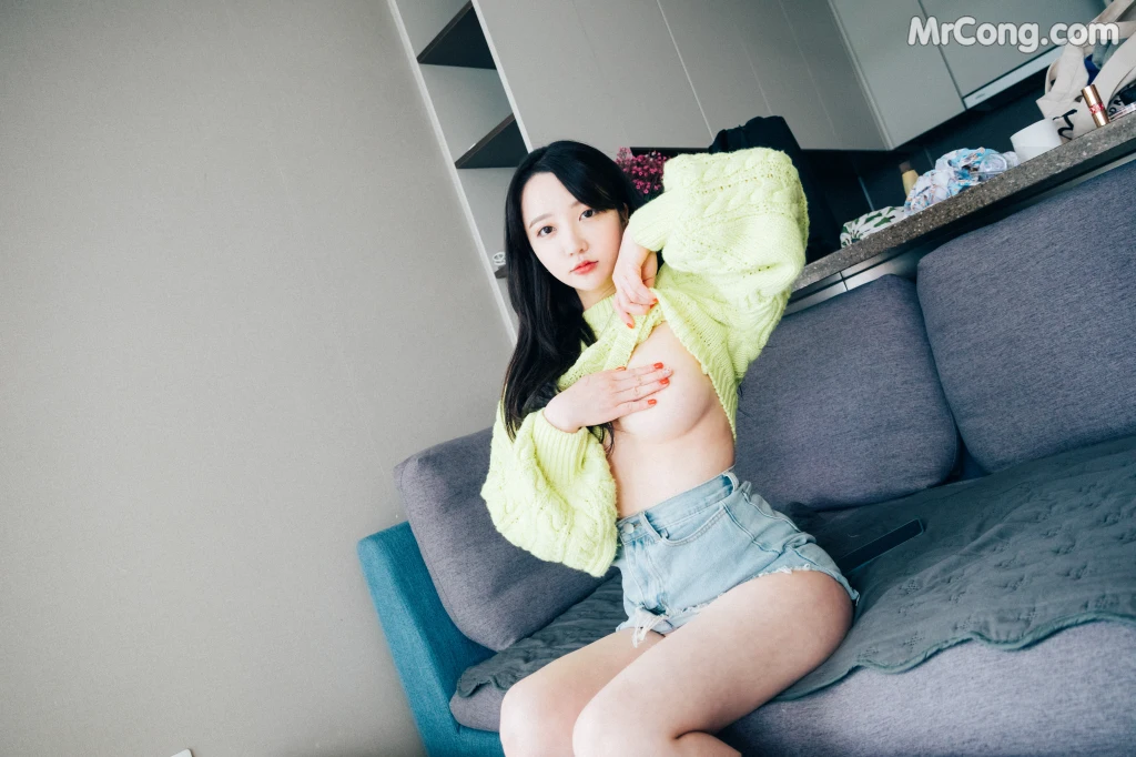 [Loozy] Son Ye-Eun (손예은): Travel Partner (122 photos)