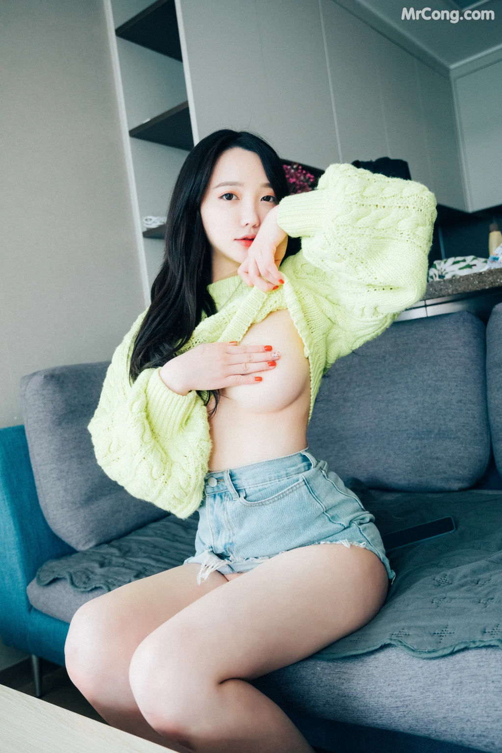 [Loozy] Son Ye-Eun (손예은): Travel Partner (122 photos)