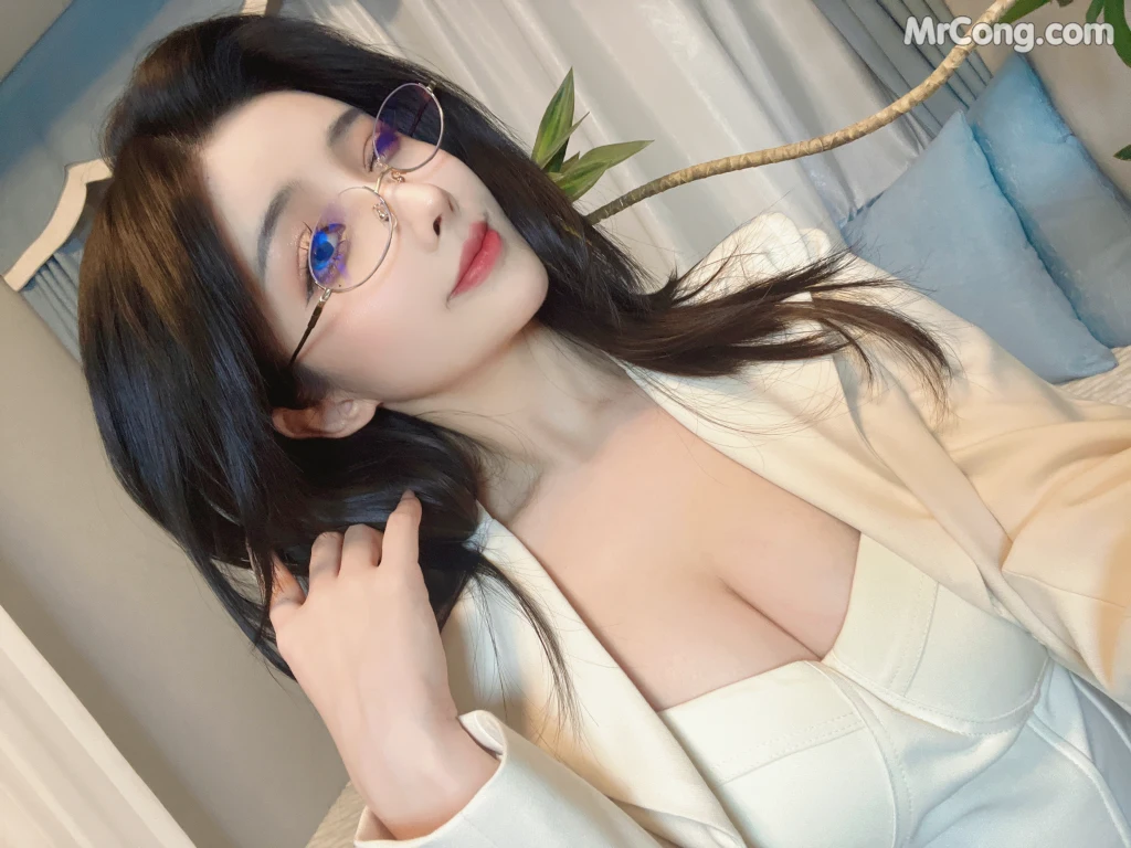 Coser@rioko凉凉子 Vol.098: 和女上司的七夕 (30 photos + 10 videos)
