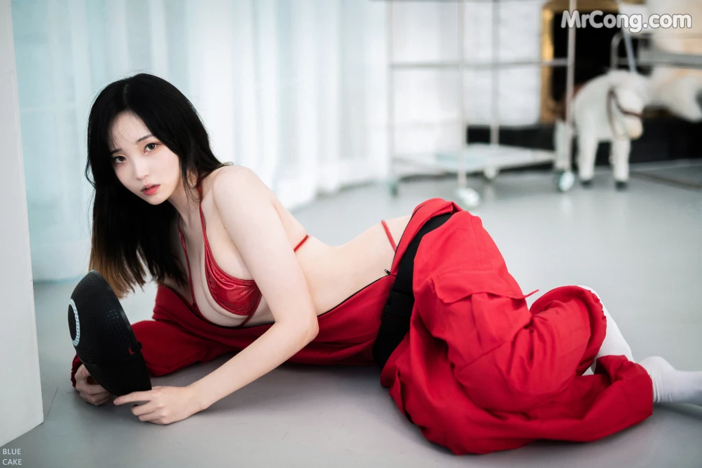 [BLUECAKE] Bambi (밤비) & Son Ye-Eun (손예은): Play Game (124 photos)
