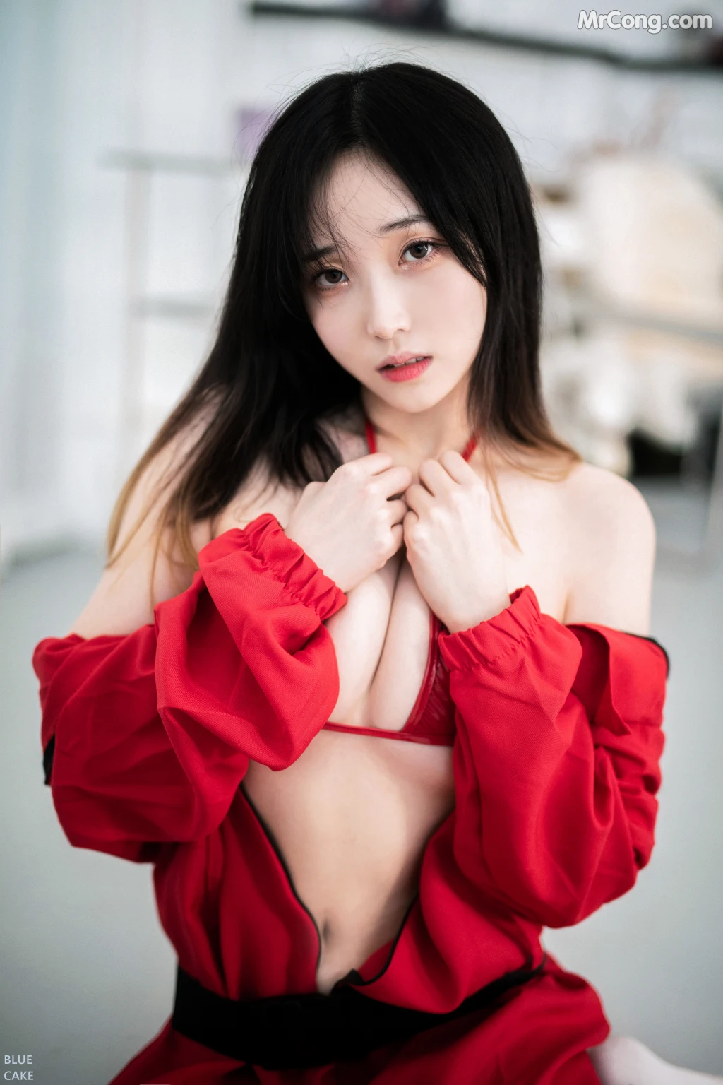 [BLUECAKE] Bambi (밤비) & Son Ye-Eun (손예은): Play Game (124 photos)
