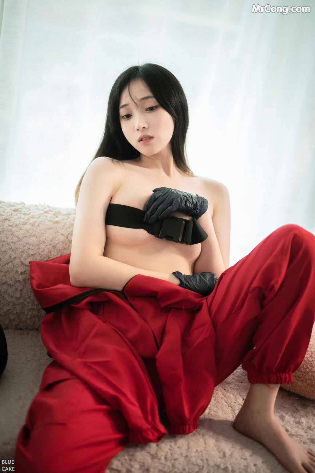 [BLUECAKE] Bambi (밤비) & Son Ye-Eun (손예은): Play Game (124 photos) – Page 6