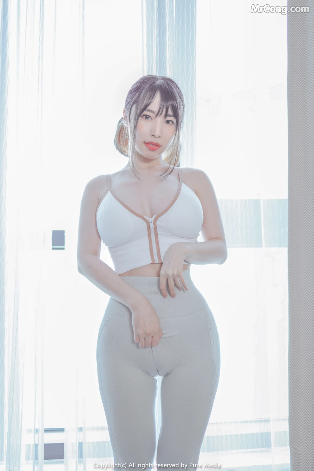 Pure Media Vol.103: Uhye (이유혜) (103 photos)
