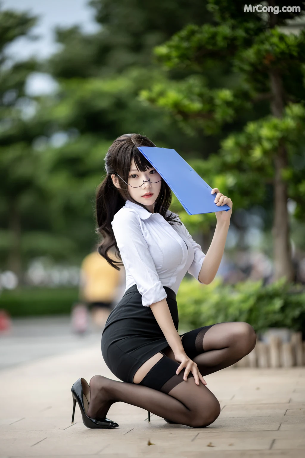 Coser@香草喵露露 No.038: 丝袜西装 (25 photos) – Page 2