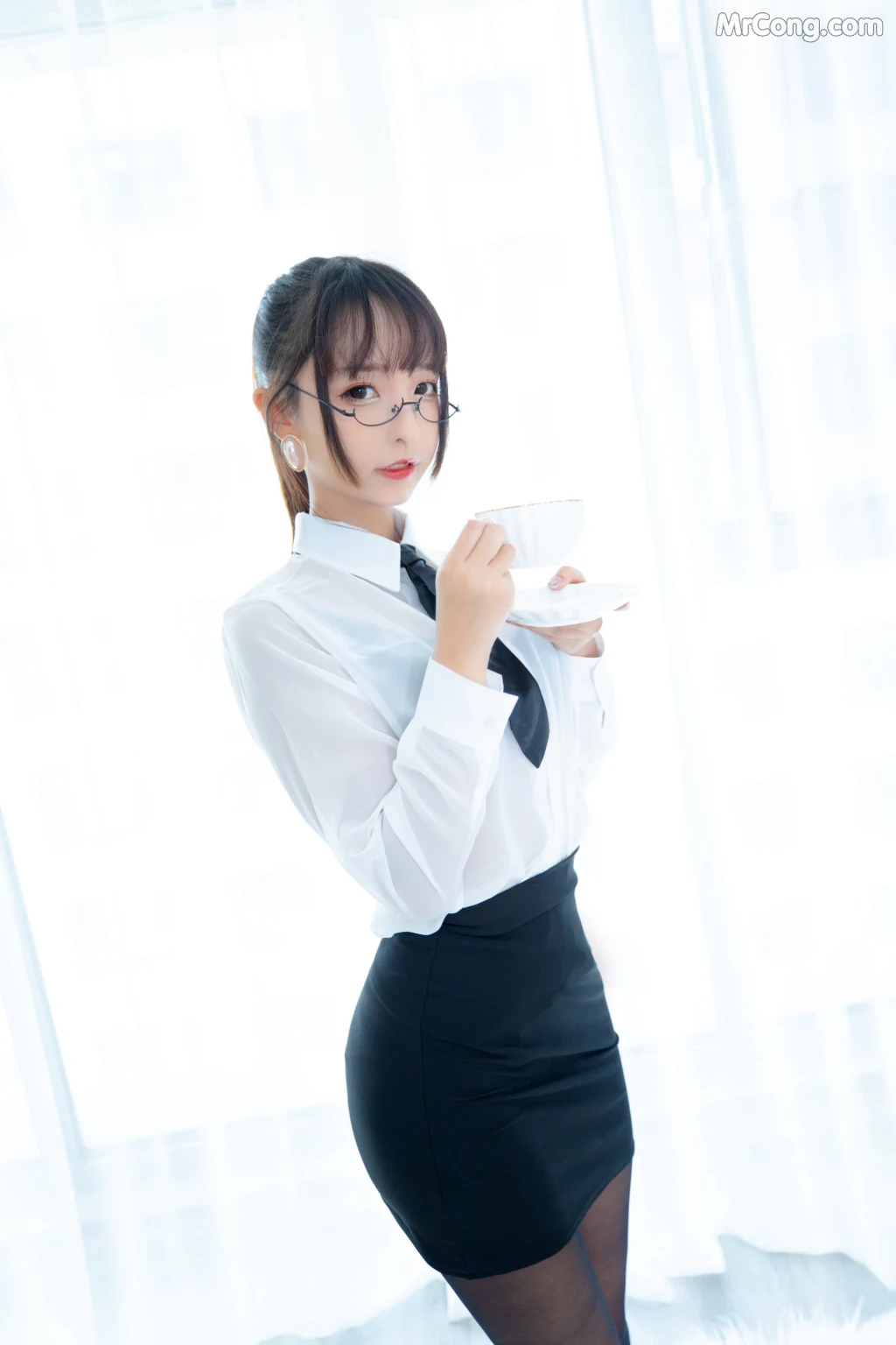 Coser@神楽坂真冬 Vol.029: 白色办公室 ホワイトオフィス (150 photos)