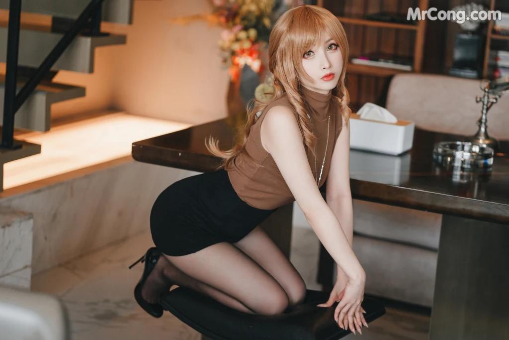 Coser@rioko凉凉子 Vol.099: 人妻的一天 公司篇 (30 photos)