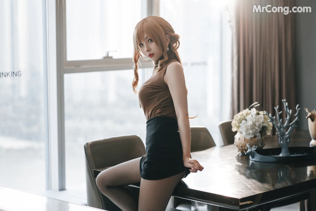 Coser@rioko凉凉子 Vol.099: 人妻的一天 公司篇 (30 photos)