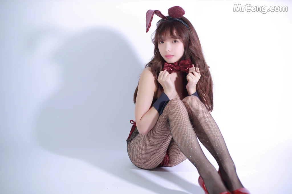 Coser@雯妹不讲道理 No.001: 元旦兔女郎 (5 photos)