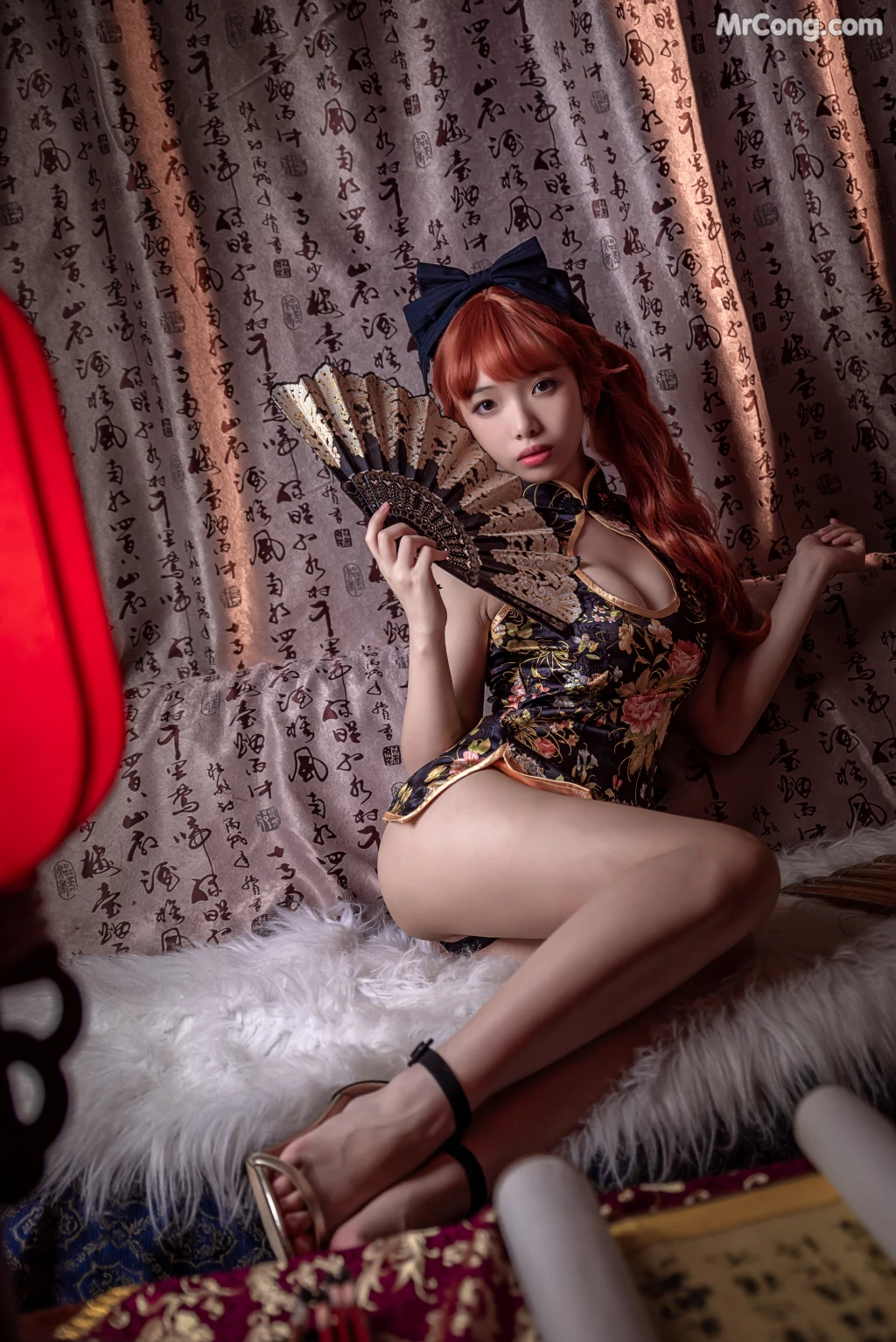 Coser@雯妹不讲道理 No.008: 低胸果足 (15 photos)
