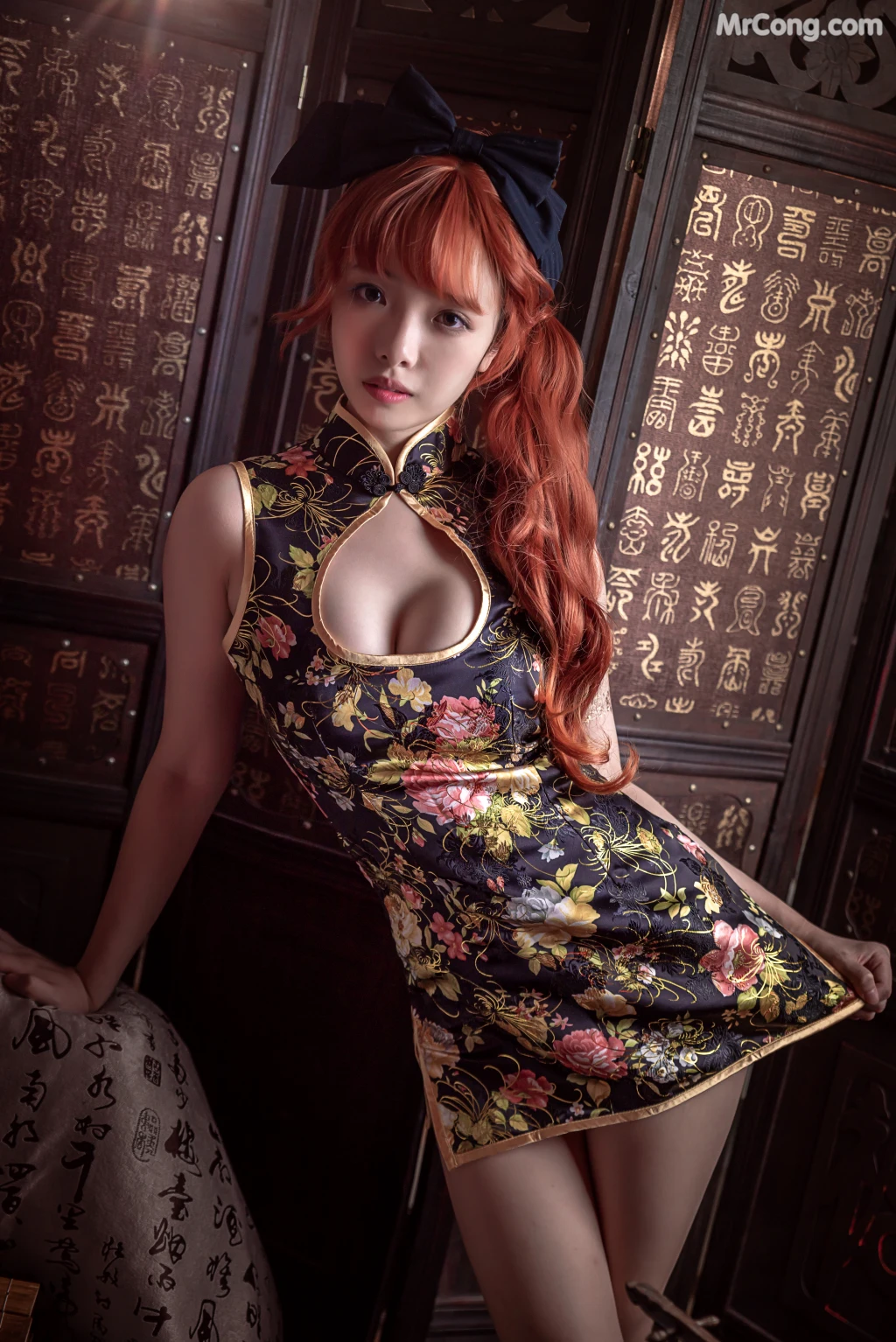 Coser@雯妹不讲道理 No.008: 低胸果足 (15 photos)