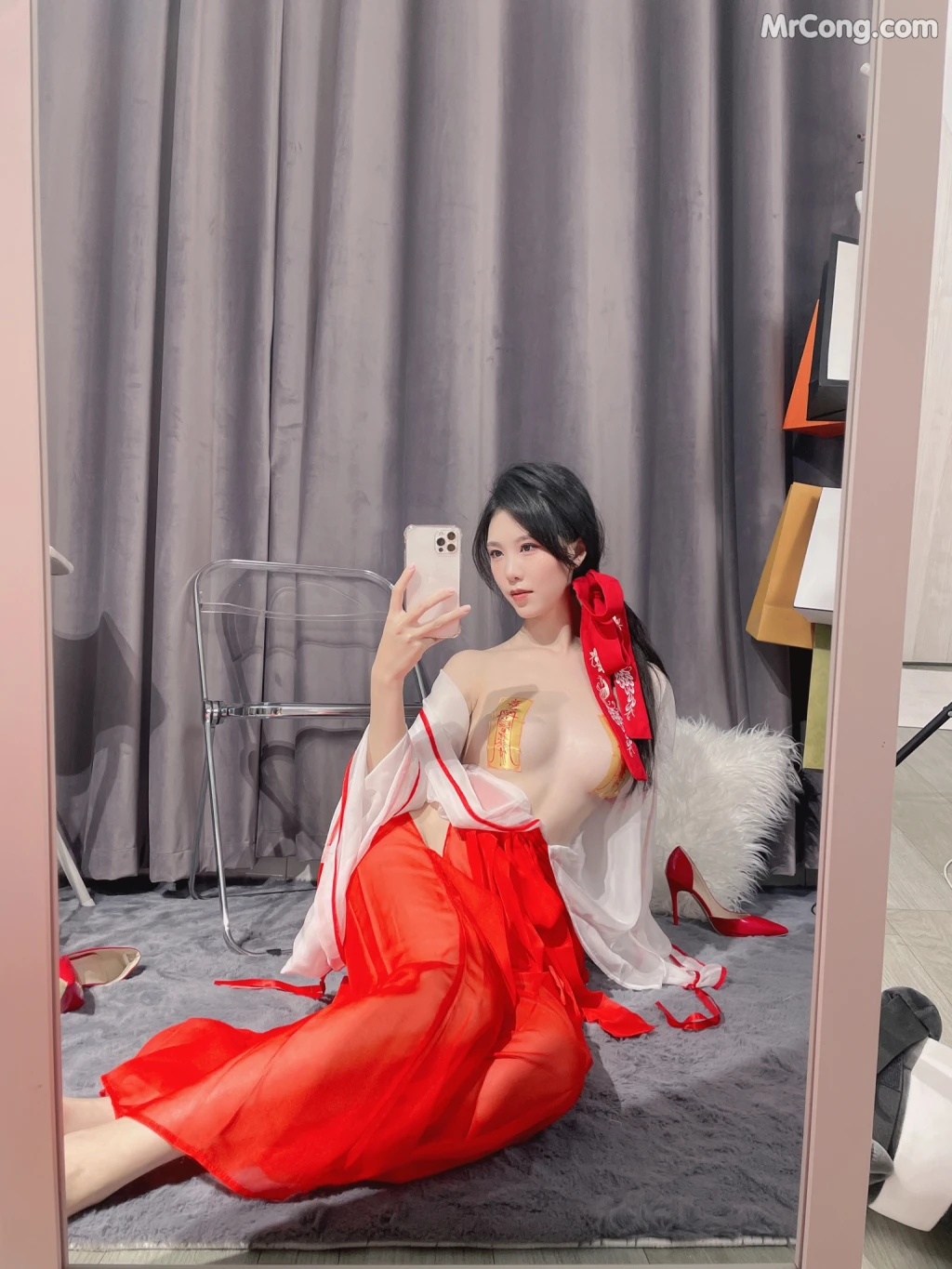 Coser@抖娘-利世 Vol.070: 驱邪师 (23 photos + 1 video)