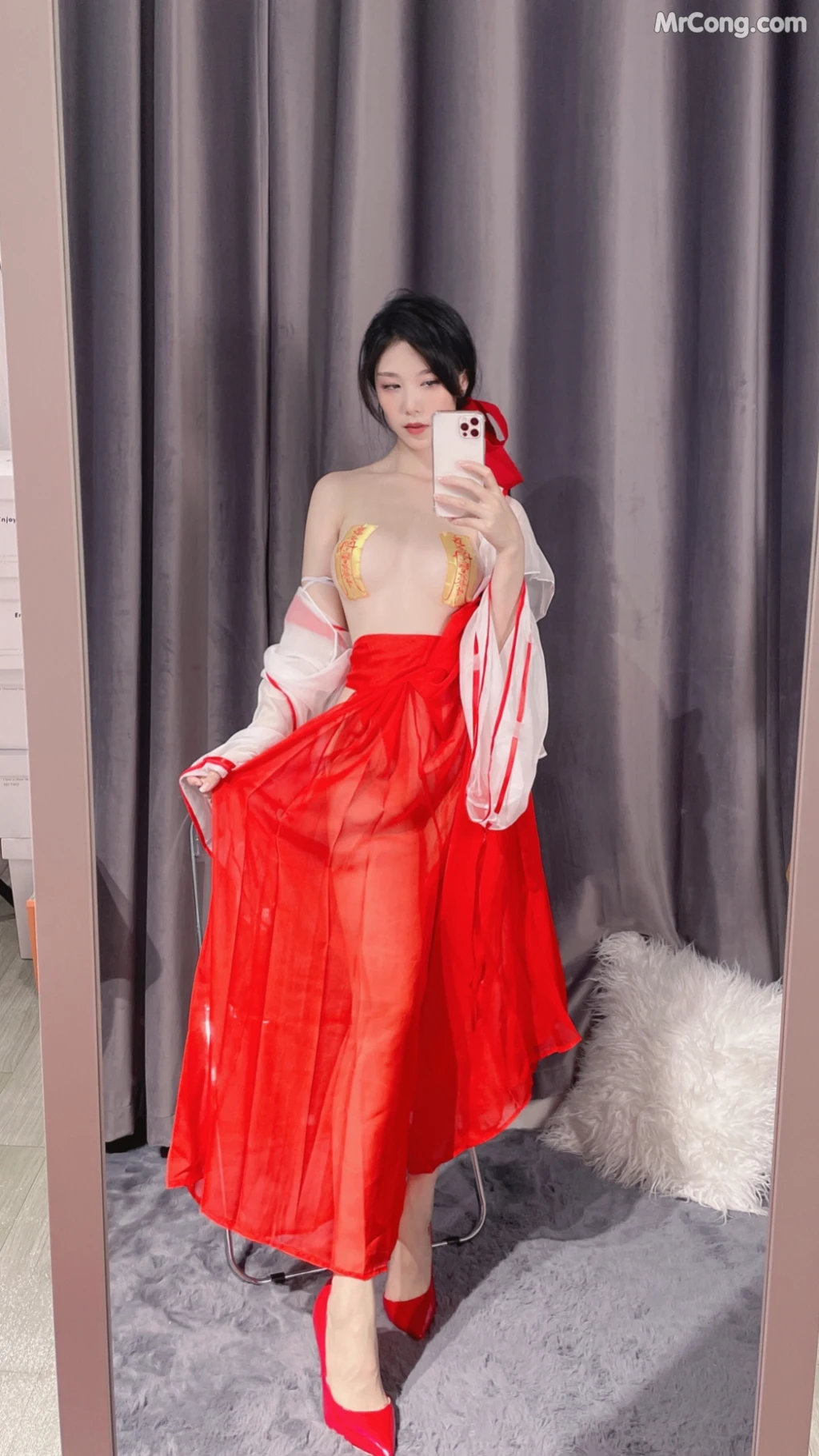 Coser@抖娘-利世 Vol.070: 驱邪师 (23 photos + 1 video)