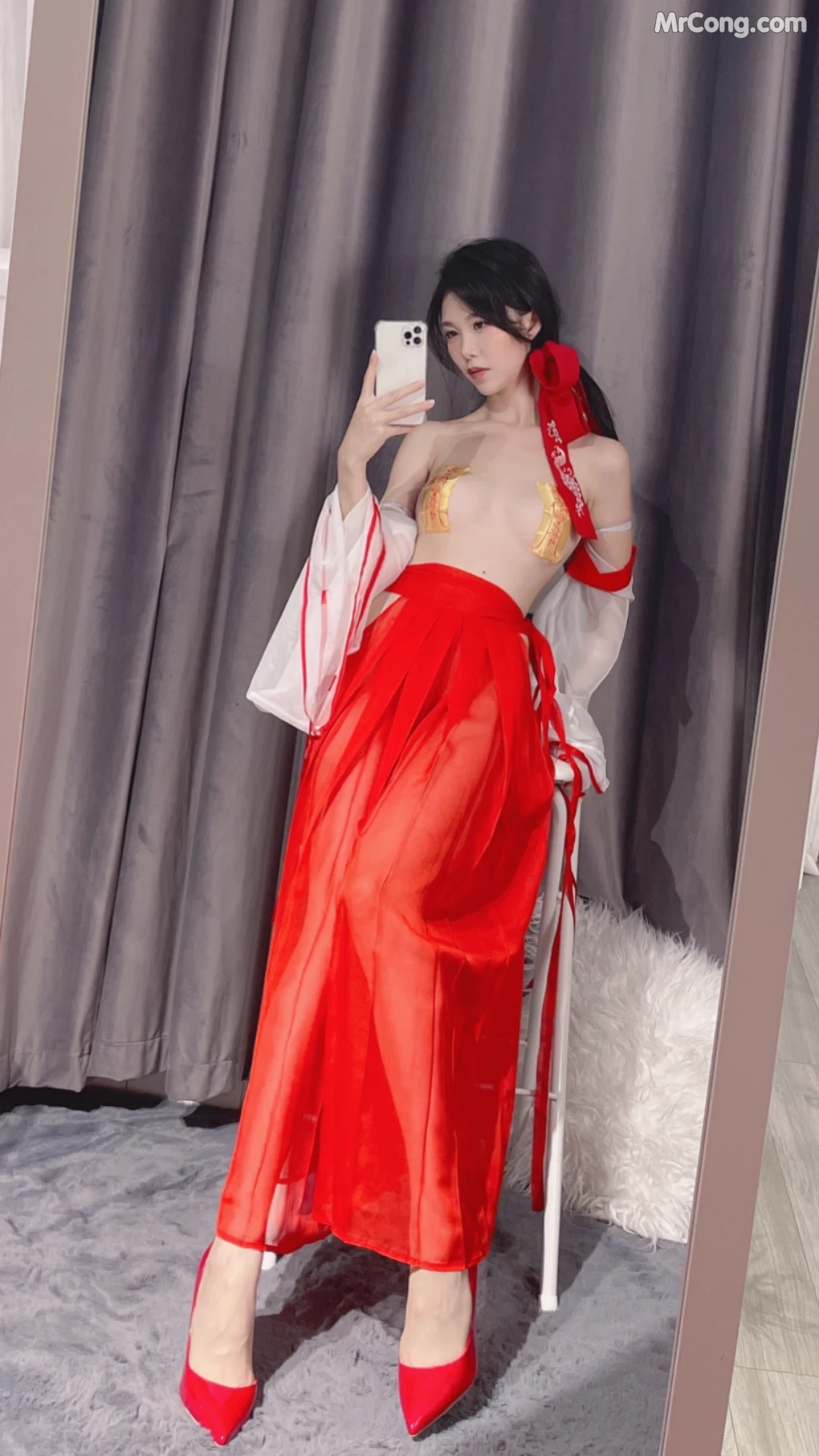 Coser@抖娘-利世 Vol.070: 驱邪师 (23 photos + 1 video)