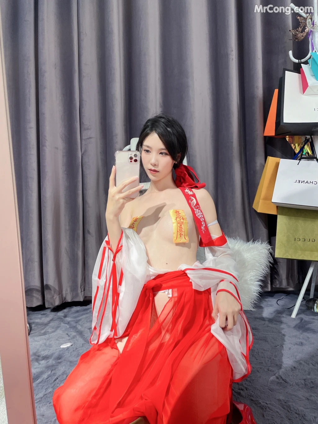 Coser@抖娘-利世 Vol.070: 驱邪师 (23 photos + 1 video) – Page 2