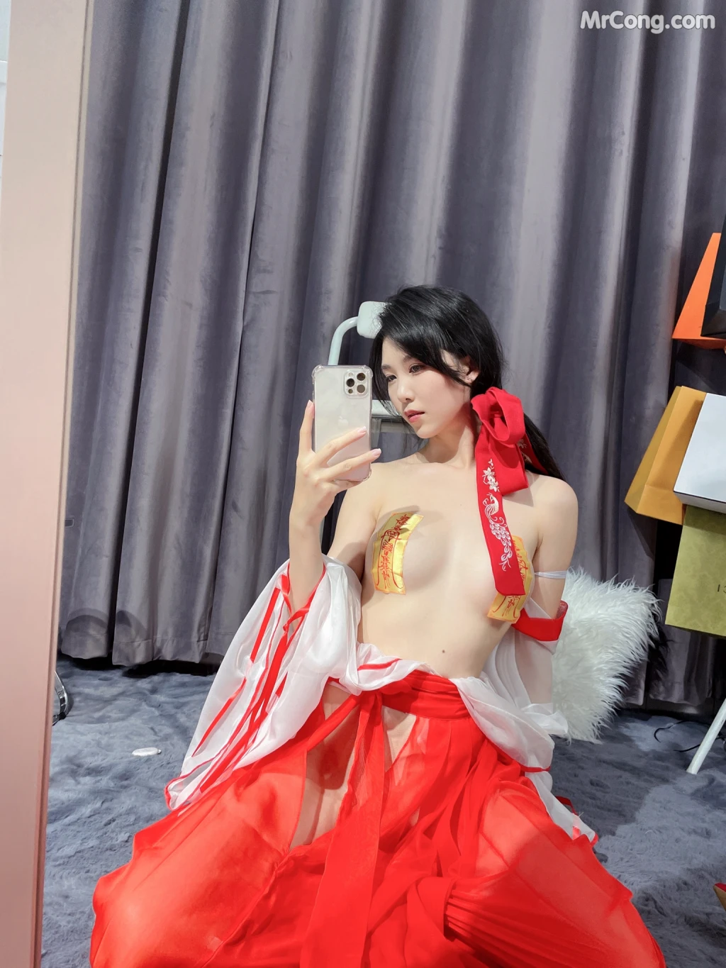 Coser@抖娘-利世 Vol.070: 驱邪师 (23 photos + 1 video) – Page 2