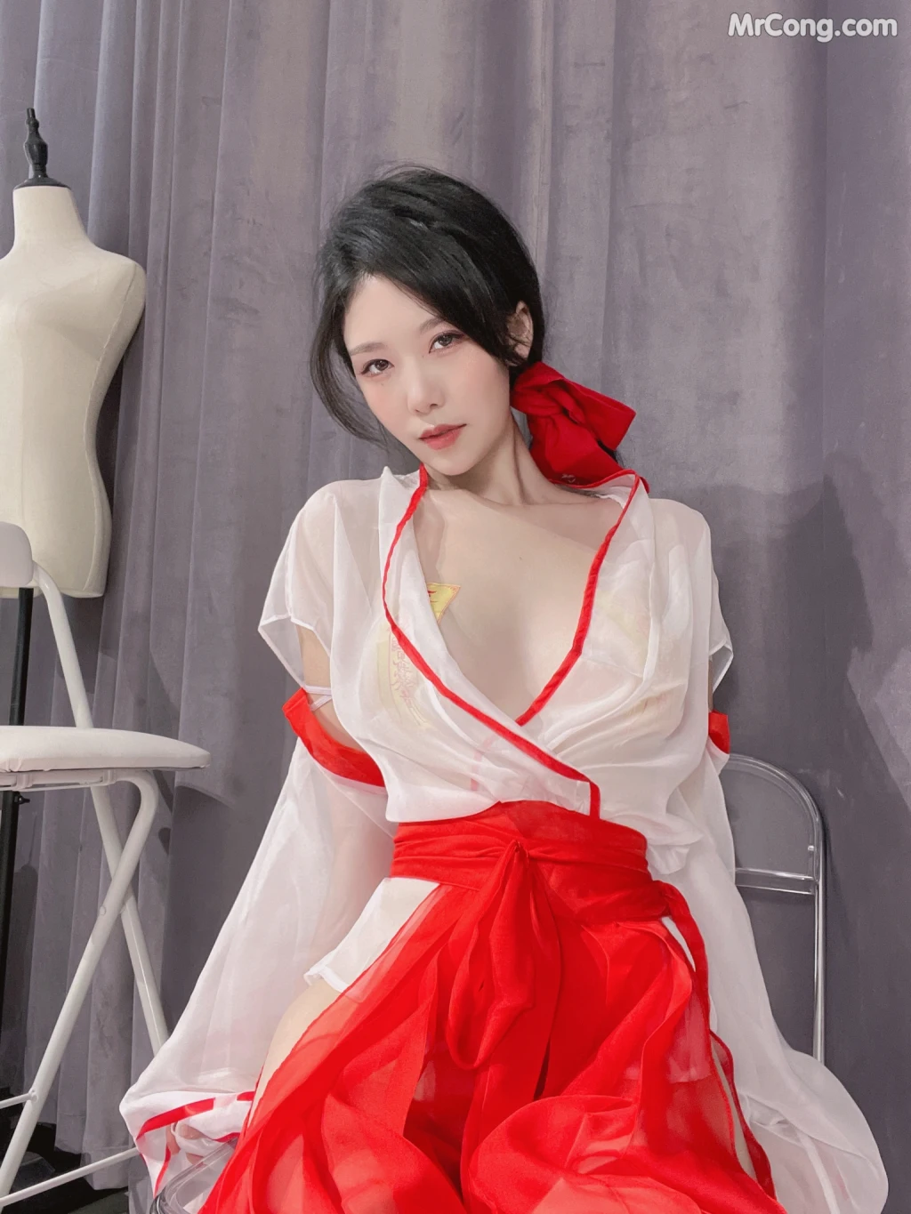 Coser@抖娘-利世 Vol.070: 驱邪师 (23 photos + 1 video) – Page 2