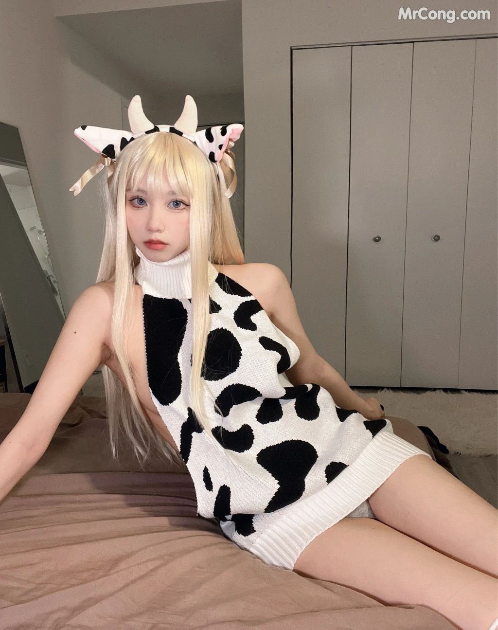 Coser@果咩酱w Vol.036: 小奶牛 (33 photos + 1 video)