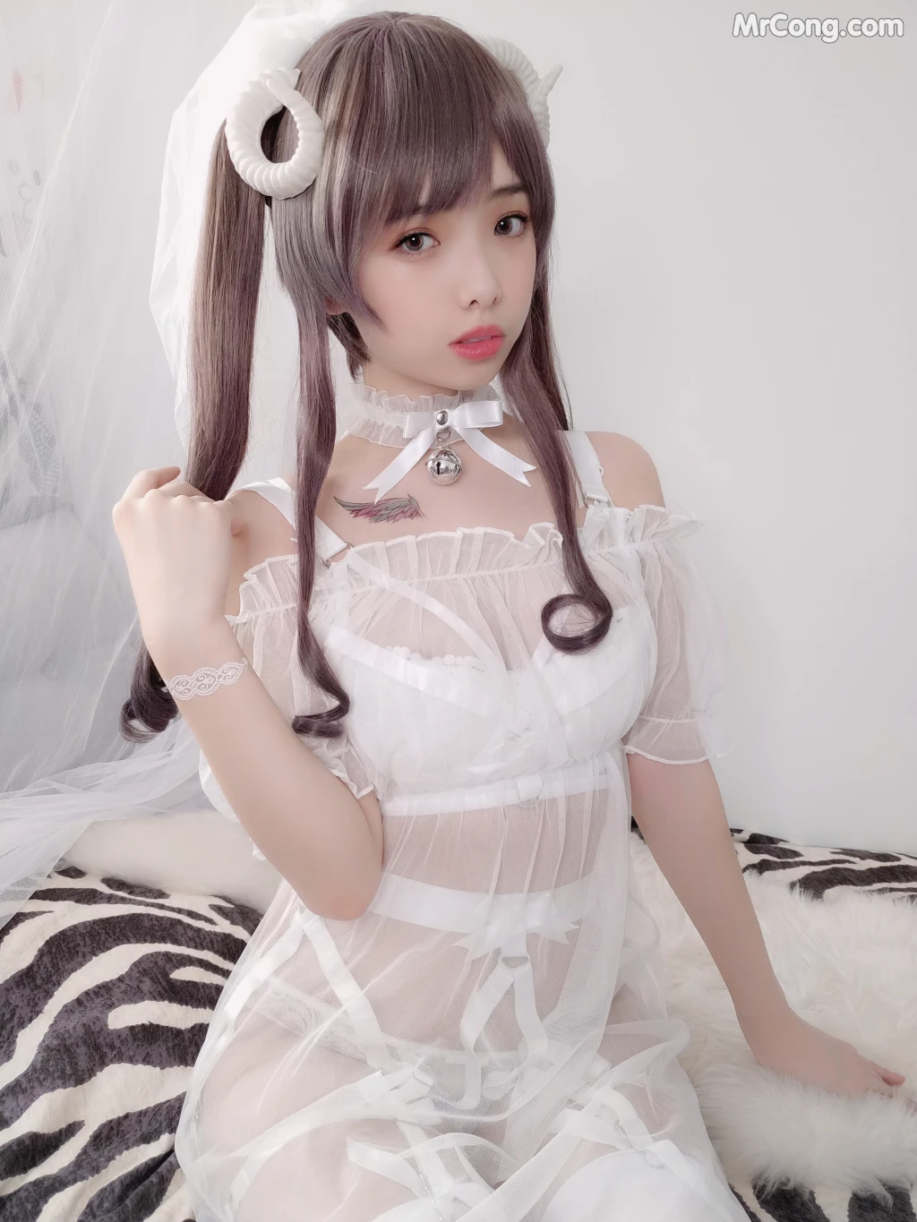 Coser@雯妹不讲道理 No.016: 绵羊白色绑带 (42 photos + 4 videos)
