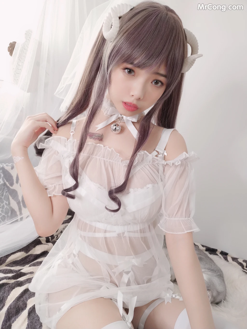 Coser@雯妹不讲道理 No.016: 绵羊白色绑带 (42 photos + 4 videos)