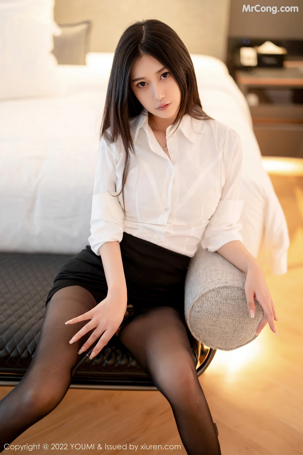 YouMi Vol.827: laura阿姣 (71 photos)