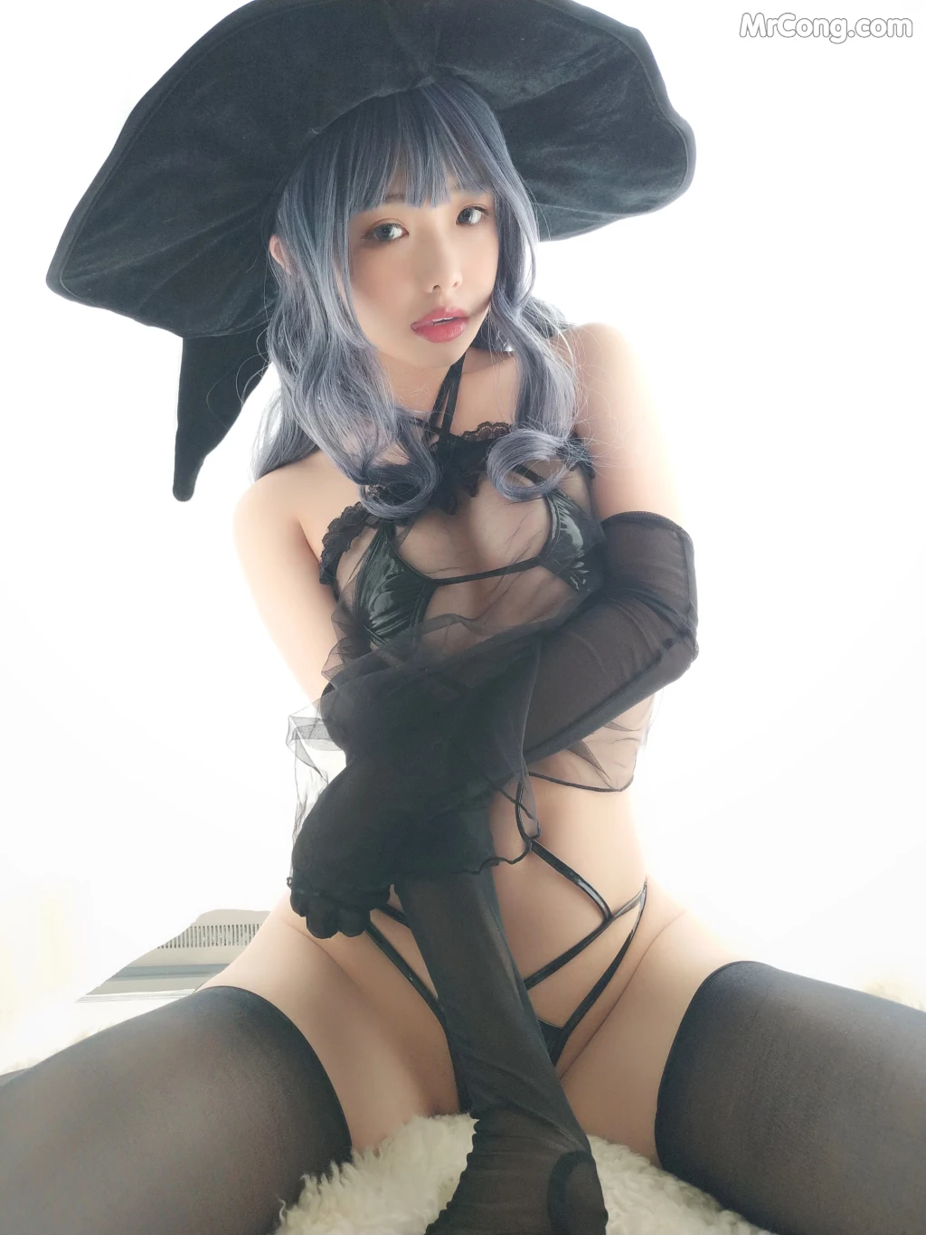 Coser@雯妹不讲道理 No.017: 女巫 (32 photos + 4 videos)