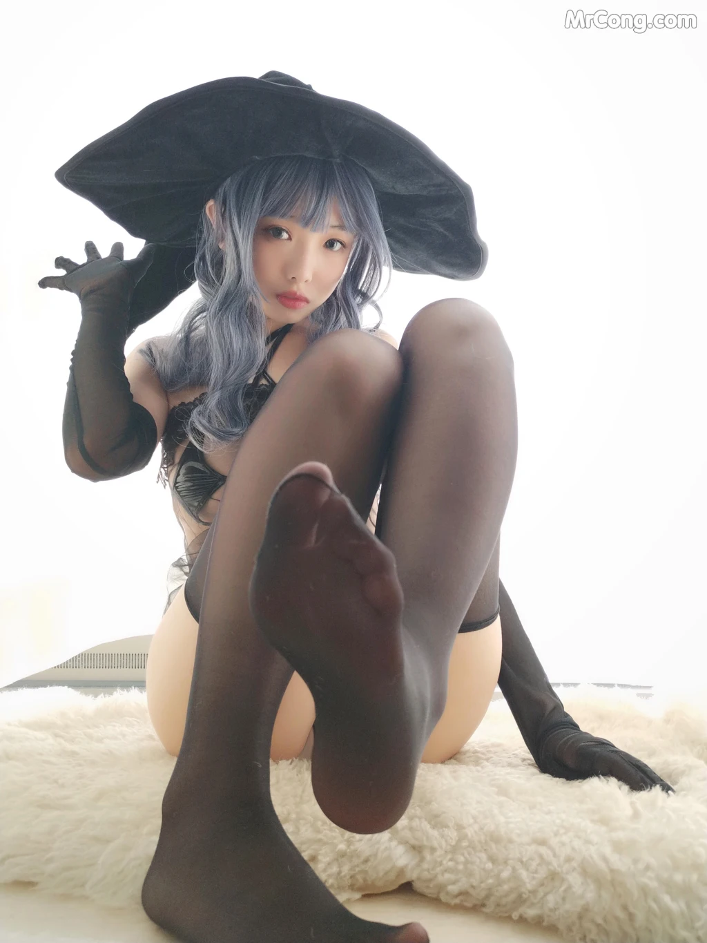 Coser@雯妹不讲道理 No.017: 女巫 (32 photos + 4 videos)
