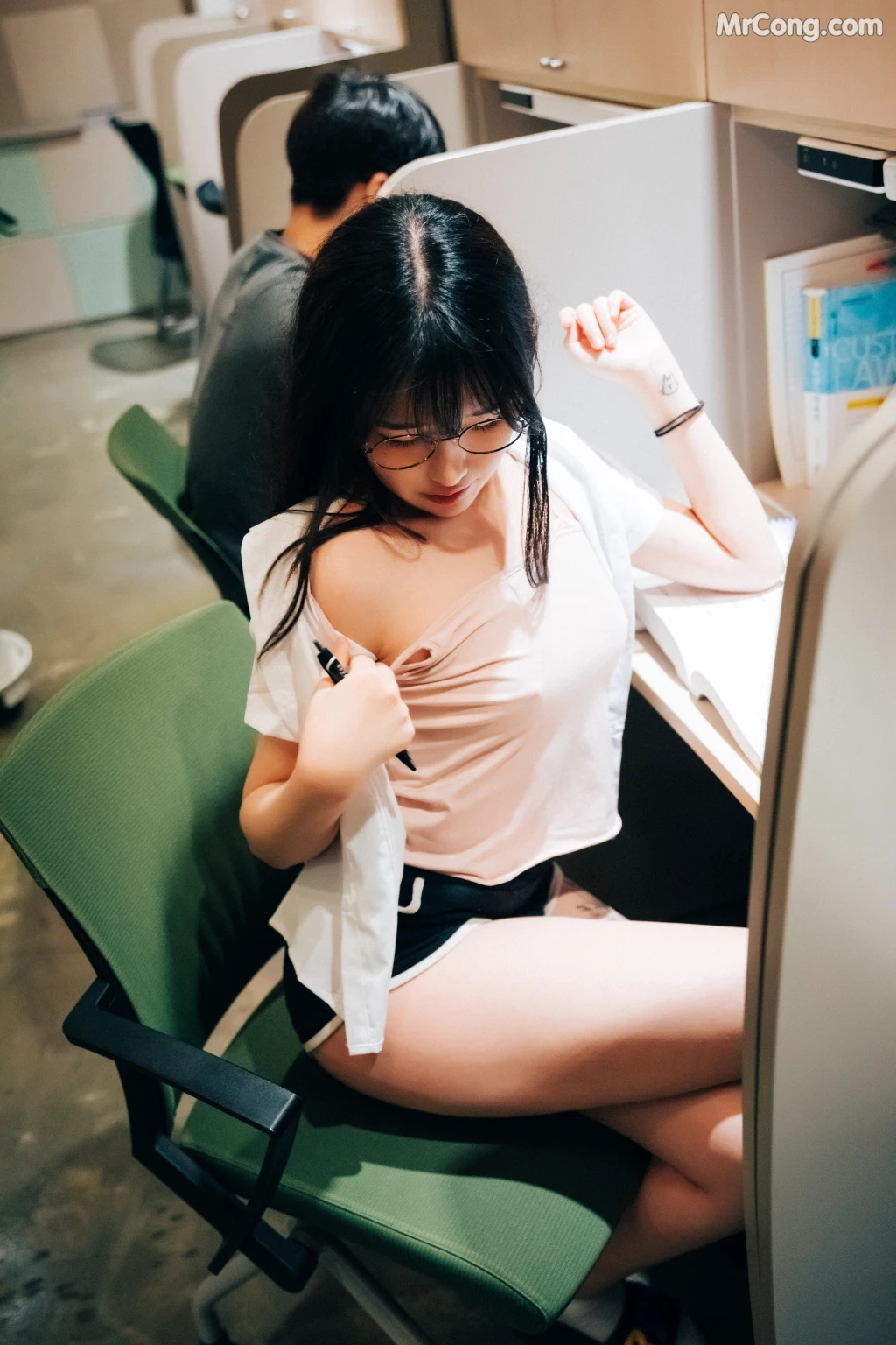 [Loozy] Sonson (손손): Reading Room + S.ver (137 photos)