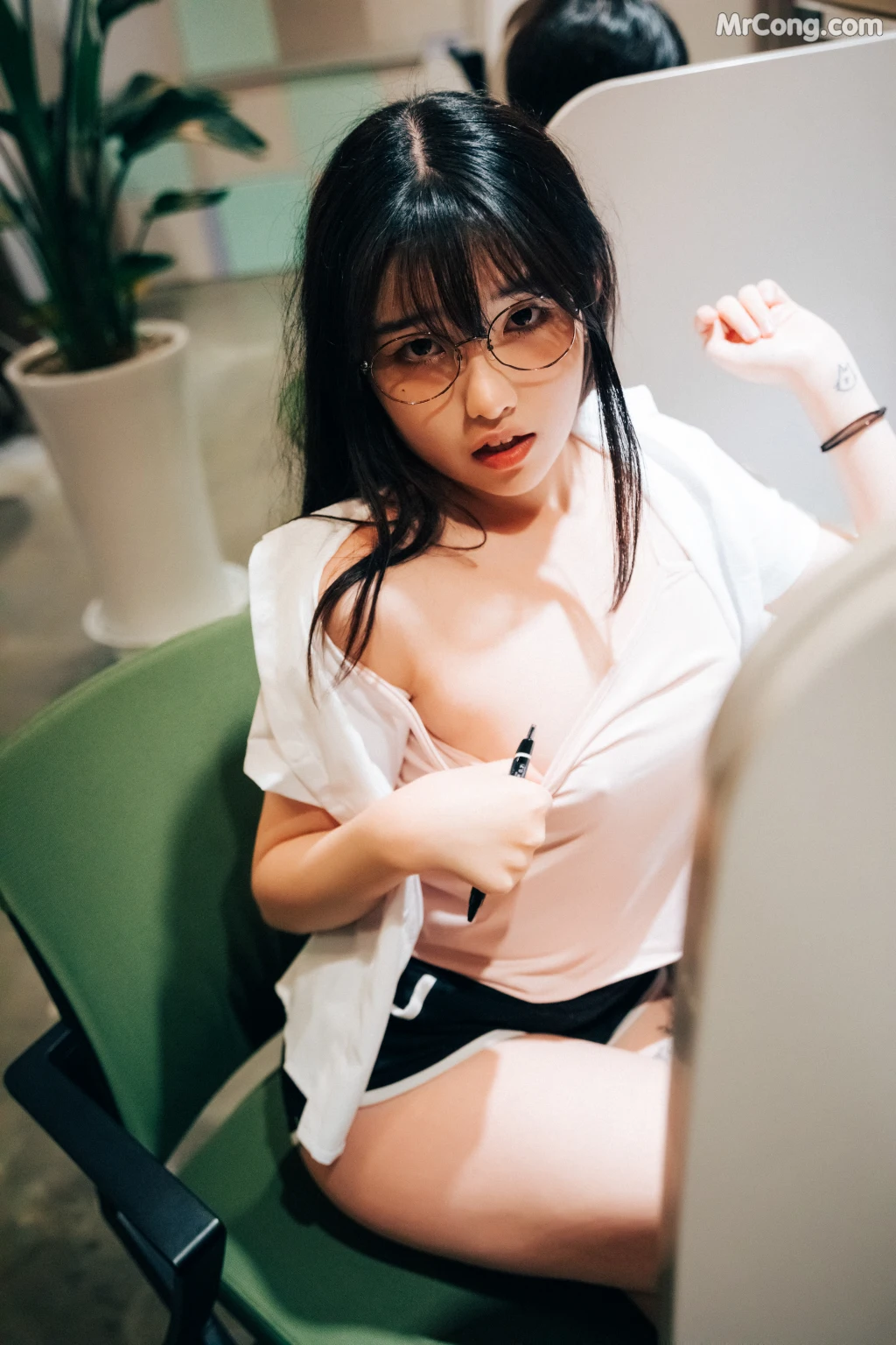[Loozy] Sonson (손손): Reading Room + S.ver (137 photos) – Page 2