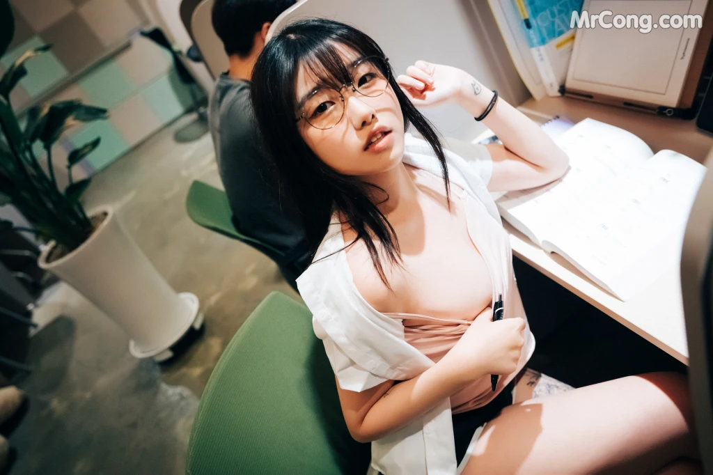 [Loozy] Sonson (손손): Reading Room + S.ver (137 photos) – Page 2
