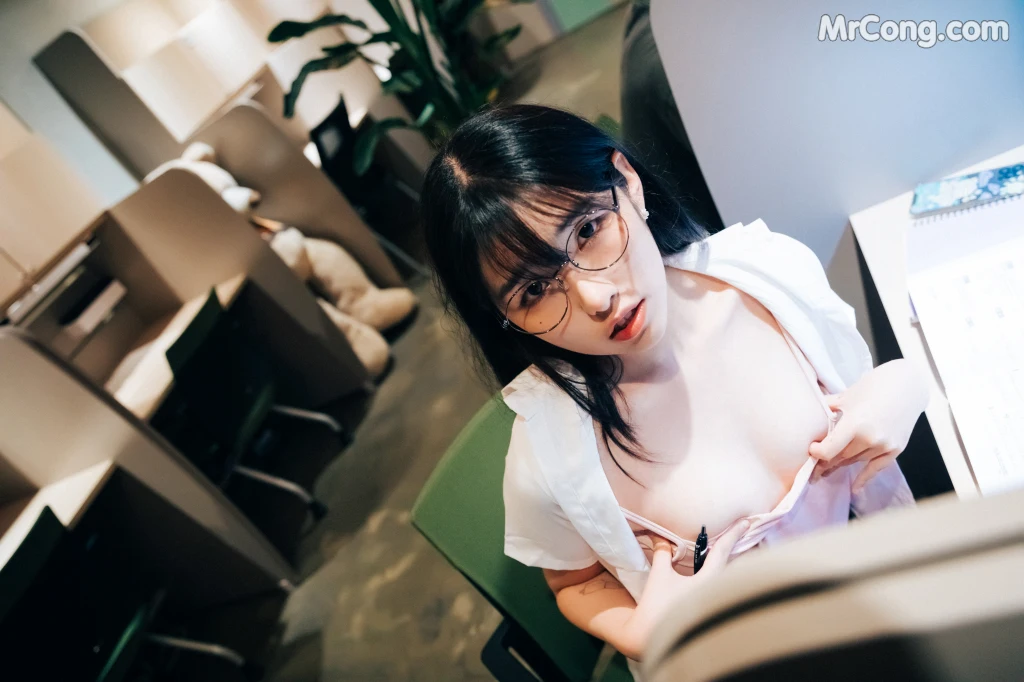 [Loozy] Sonson (손손): Reading Room + S.ver (137 photos) – Page 2